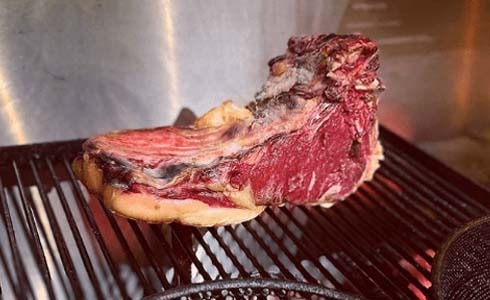 La parrilla reaviva la llama